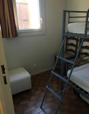 Holiday home Maison Entiere Avec Deux Et Un Jardin Dans Avec Piscine Et Parking Prive Proche De La Et De La Marina Au Calme Saint-Cyprien (Pyrenees-Orientales)