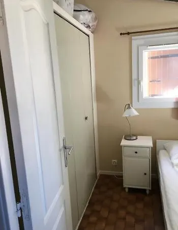 Maison Entiere Avec Deux Et Un Jardin Dans Avec Piscine Et Parking Prive Proche De La Et De La Marina Au Calme Holiday home *