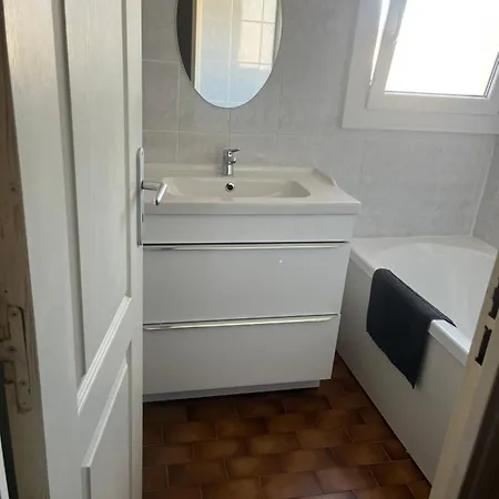 Holiday home Maison Entiere Avec Deux Et Un Jardin Dans Avec Piscine Et Parking Prive Proche De La Et De La Marina Au Calme Saint-Cyprien (Pyrenees-Orientales)