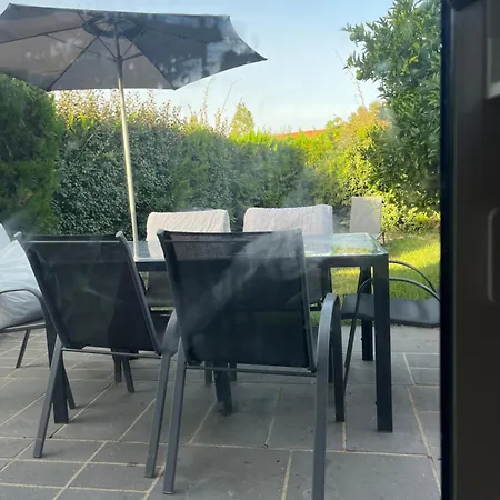 Maison Entiere Avec Deux Et Un Jardin Dans Avec Piscine Et Parking Prive Proche De La Et De La Marina Au Calme Holiday home