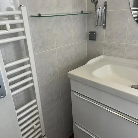 Maison Entiere Avec Deux Et Un Jardin Dans Avec Piscine Et Parking Prive Proche De La Et De La Marina Au Calme Holiday home Saint-Cyprien (Pyrenees-Orientales)