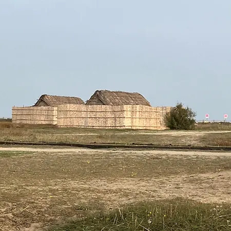 Maison Entiere Avec Deux Et Un Jardin Dans Avec Piscine Et Parking Prive Proche De La Et De La Marina Au Calme Saint-Cyprien (Pyrenees-Orientales)