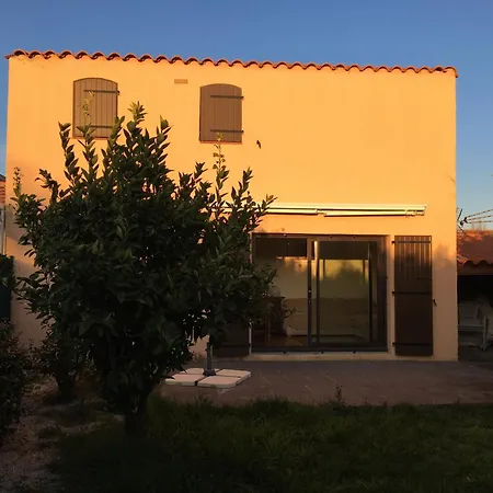 Holiday home Maison Entiere Avec Deux Et Un Jardin Dans Avec Piscine Et Parking Prive Proche De La Et De La Marina Au Calme Saint-Cyprien (Pyrenees-Orientales)